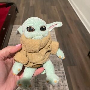 WDW Gorgu shoulder pal.